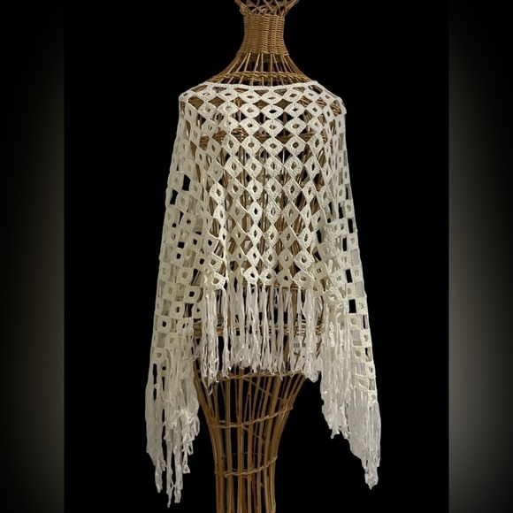 Free style handmade crocheted shawl! Size M/L - Picture 1 of 3